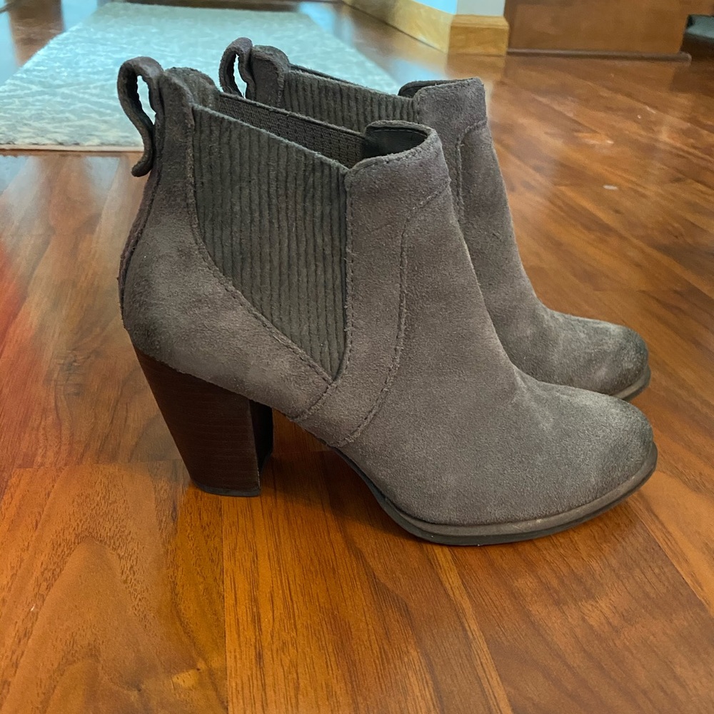 Size 7 UGG Gray Booties